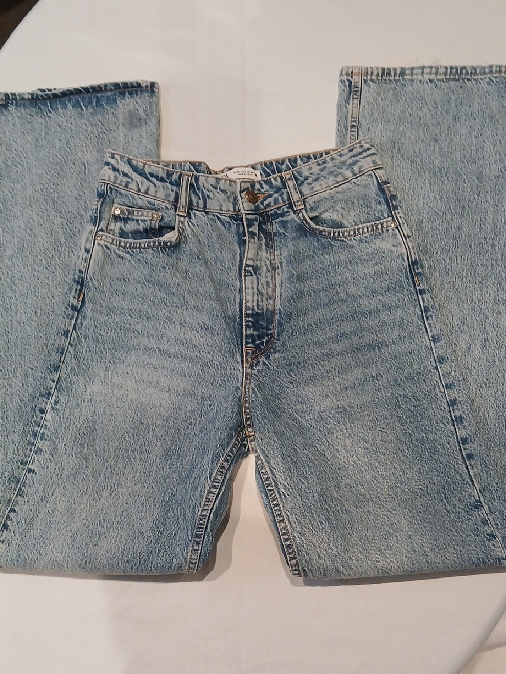 Zara Light Blue Denim Jeans with Contrast Stitching